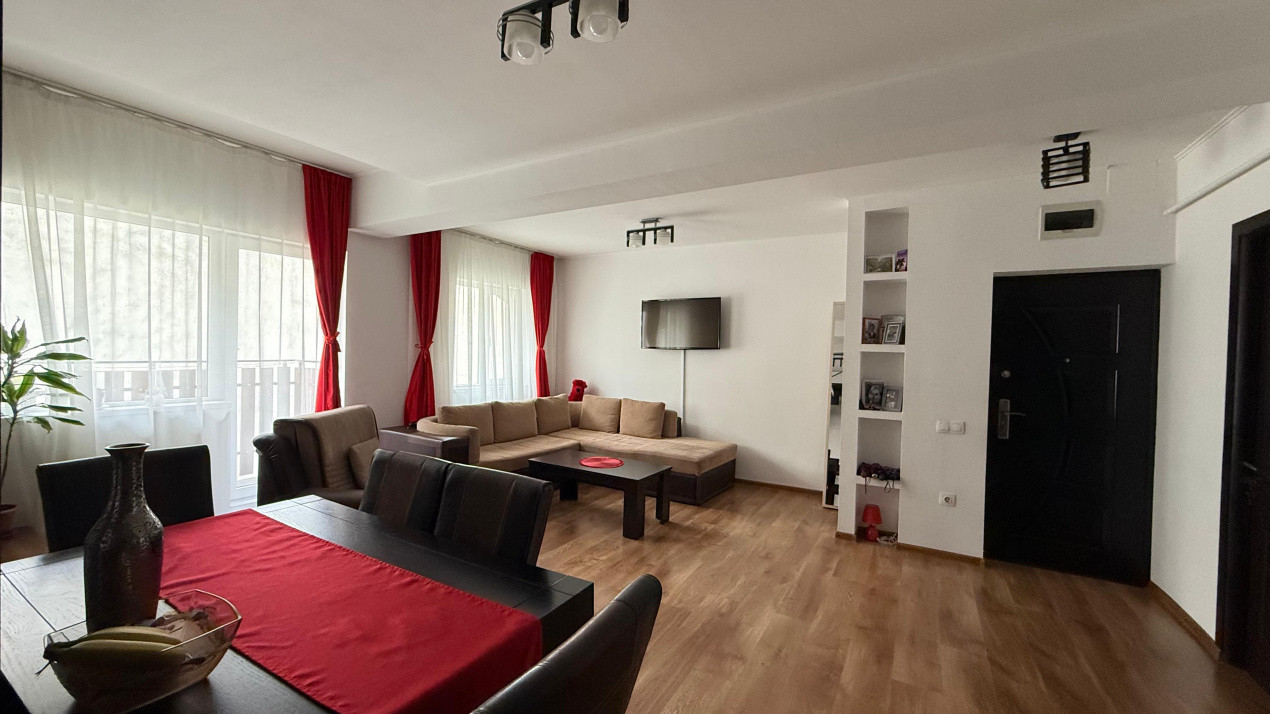 Apartament de vânzare 3 camere strada Rozelor