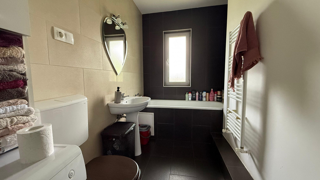 Apartament de vânzare 3 camere strada Rozelor