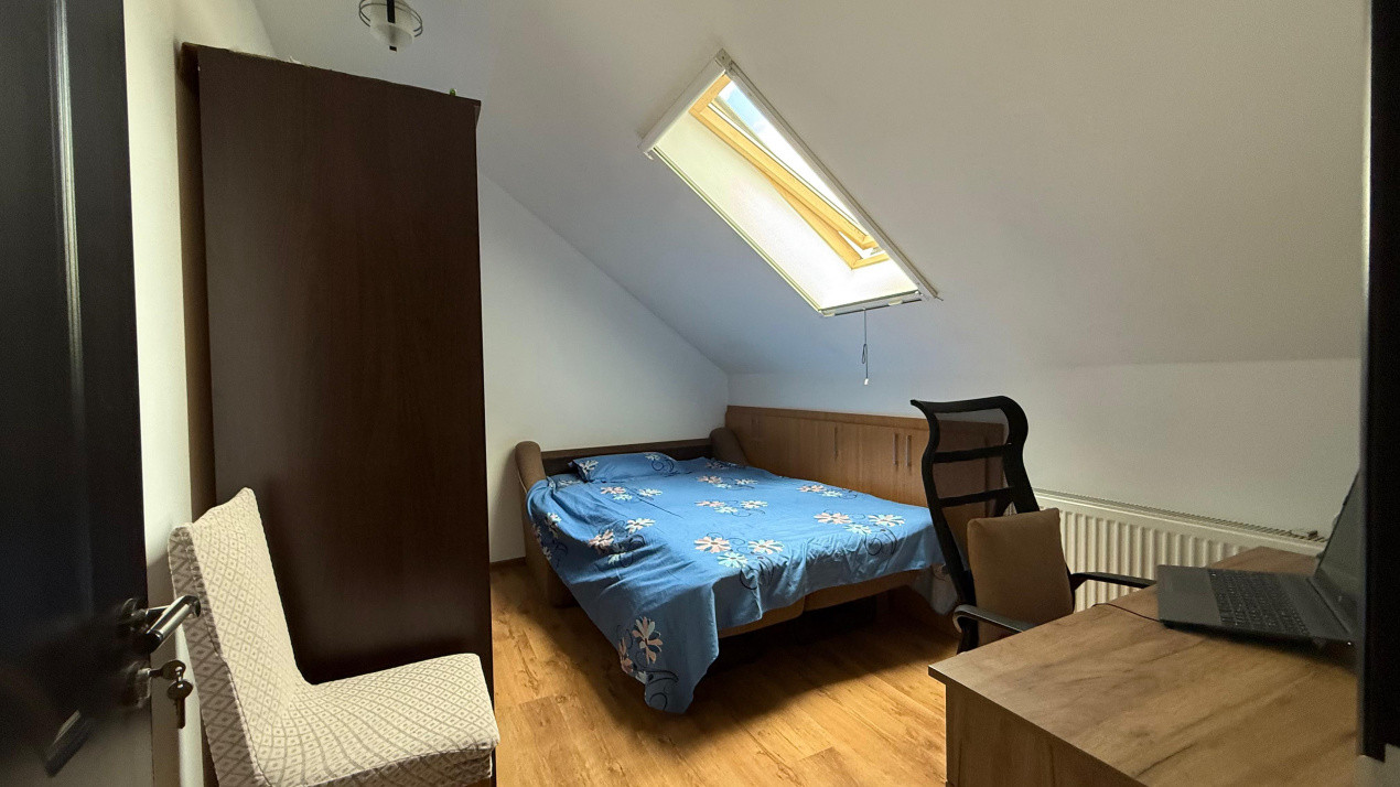 Apartament de vânzare 3 camere strada Rozelor