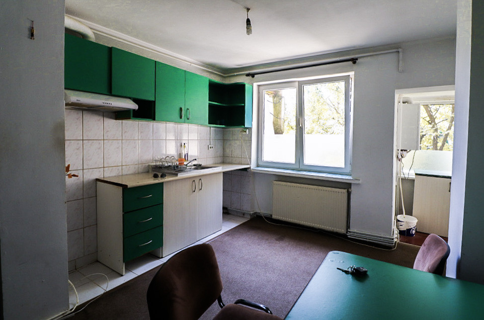 Apartament 3 camere decomandate si garaj zona Petre Dulfu