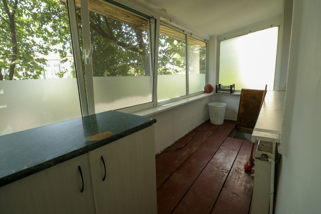 Apartament 3 camere decomandate si garaj zona Petre Dulfu