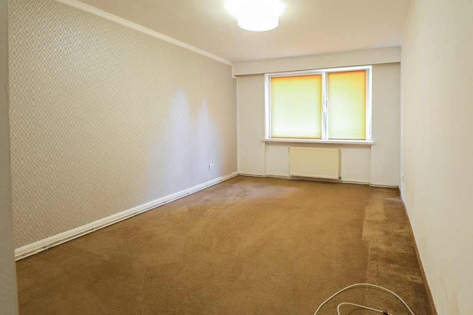 Apartament 3 camere decomandate si garaj zona Petre Dulfu