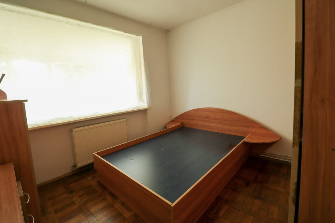 Apartament 3 camere decomandate si garaj zona Petre Dulfu