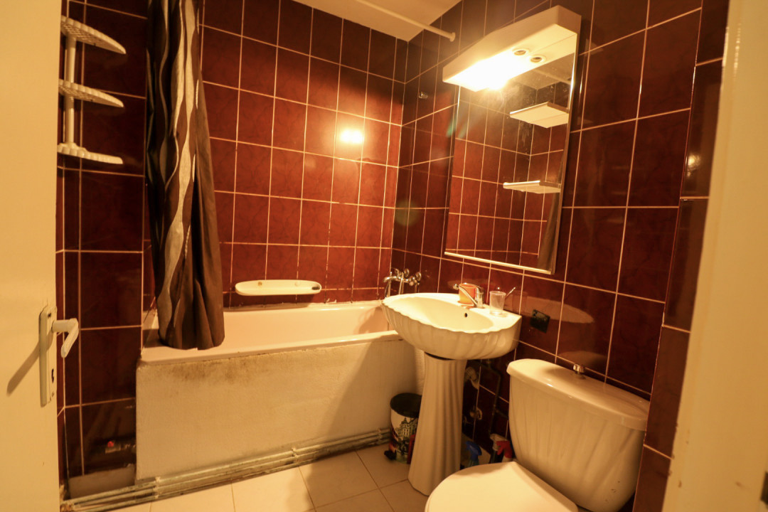 Apartament 3 camere decomandate si garaj zona Petre Dulfu