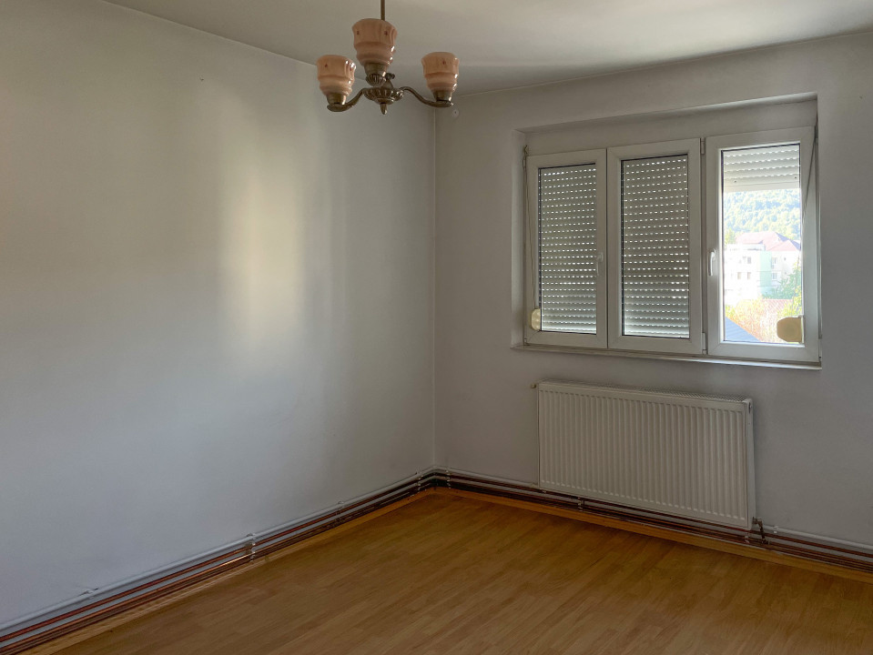 Apartamentu cu 3 camere in zona Casei de Cultura 